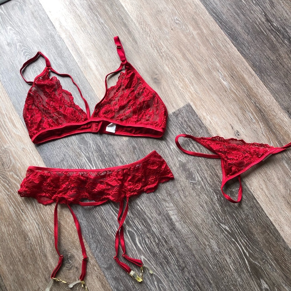 Elegant Red Lace Lingerie Set Size Small